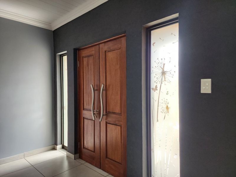 3 BEDROOM TOWNHOUSE IN WILKOPPIES - Photo 5