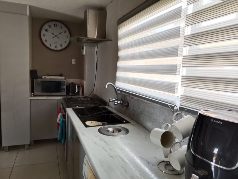 3 Bedroom House for Sale in Ormonde - Photo 2