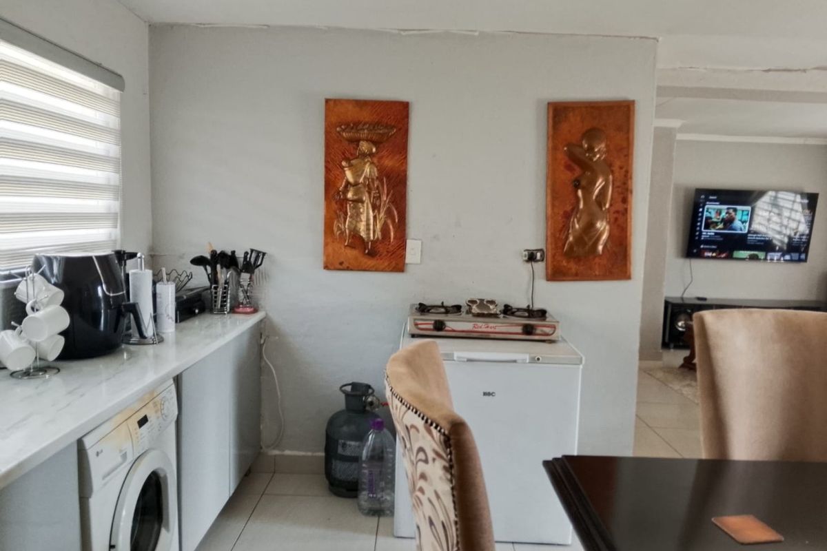 3 Bedroom House for Sale in Ormonde - Photo 4