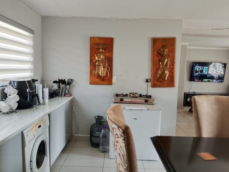 3 Bedroom House for Sale in Ormonde - Photo 4