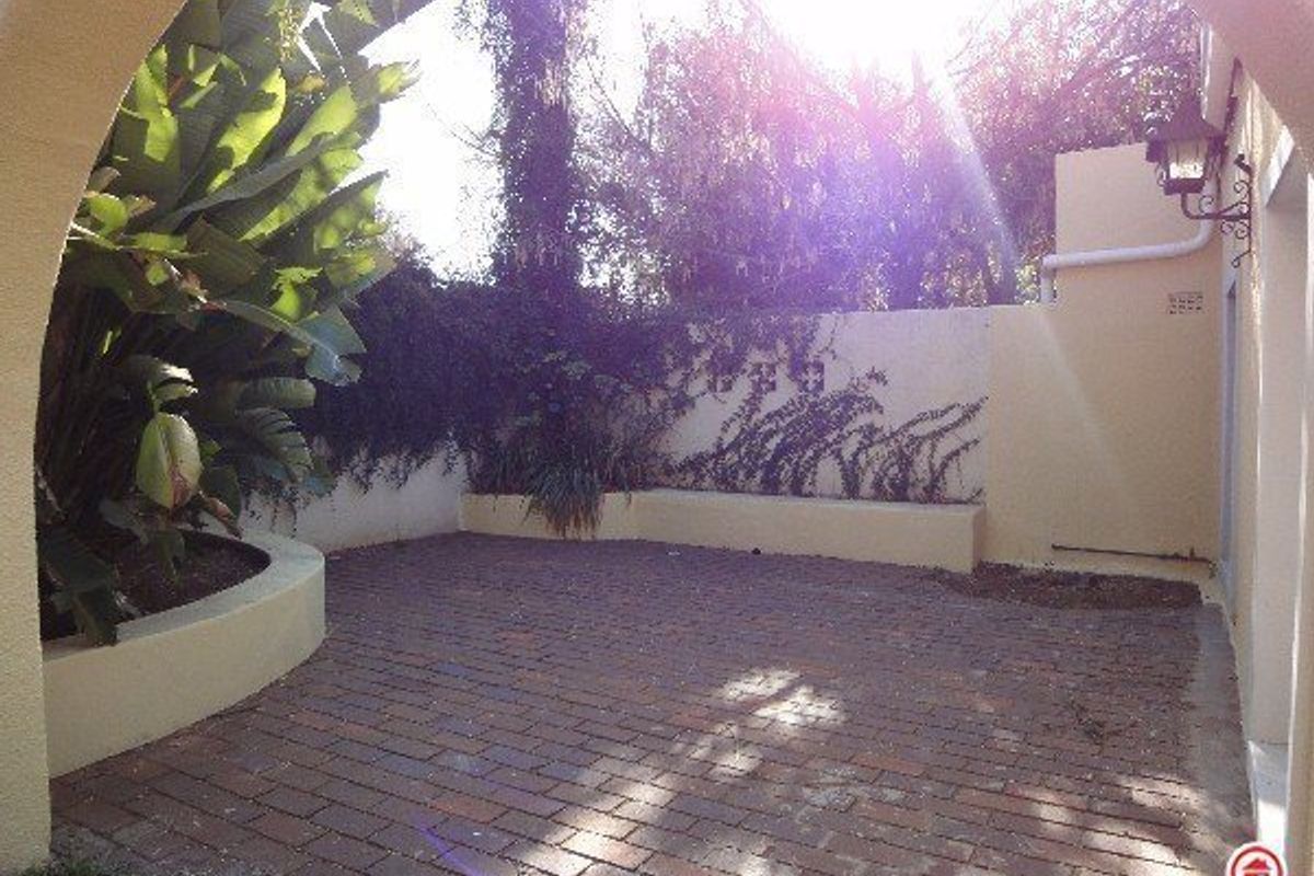 Charming Kensington Home + 3 Income- Generating Cottages - Photo 4