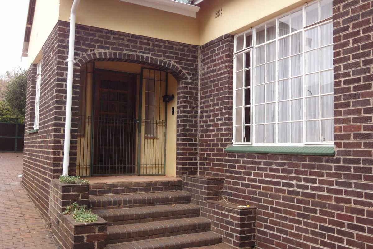 Charming Kensington Home + 3 Income- Generating Cottages - Photo 2