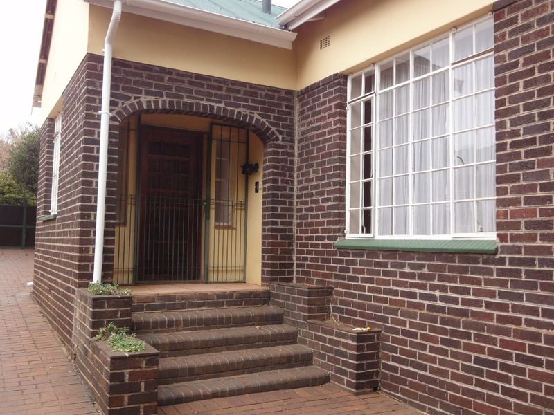 Charming Kensington Home + 3 Income- Generating Cottages - Photo 2