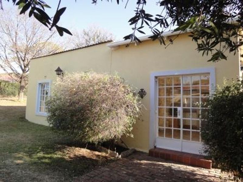 Charming Kensington Home + 3 Income- Generating Cottages - Photo 3