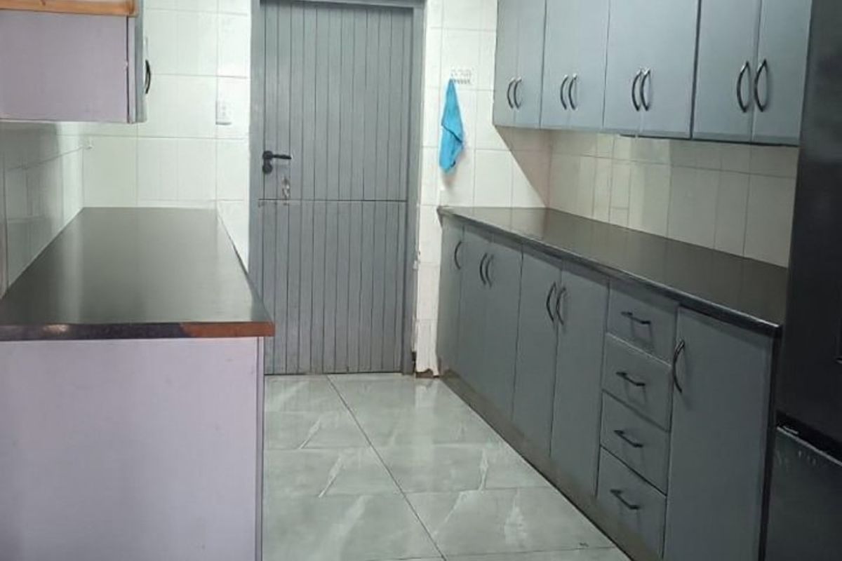 Neat 3 bedroomed townhouse for sale in Cleland !  - Photo 3