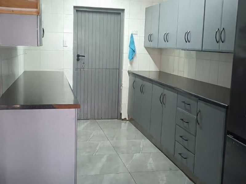 Neat 3 bedroomed townhouse for sale in Cleland !  - Photo 3