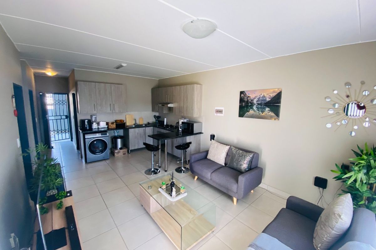 Modern Ground Floor 2-Bedroom Apartment in Glen Austin - Photo 5