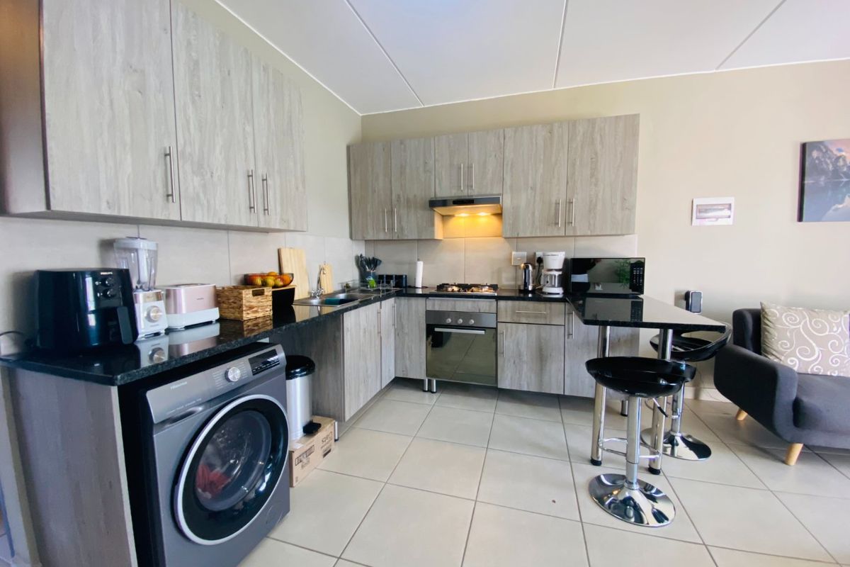 Modern Ground Floor 2-Bedroom Apartment in Glen Austin - Photo 2