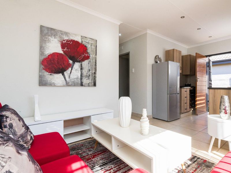 Stunning 2-bedroom house for sale in Sky City - Photo 3