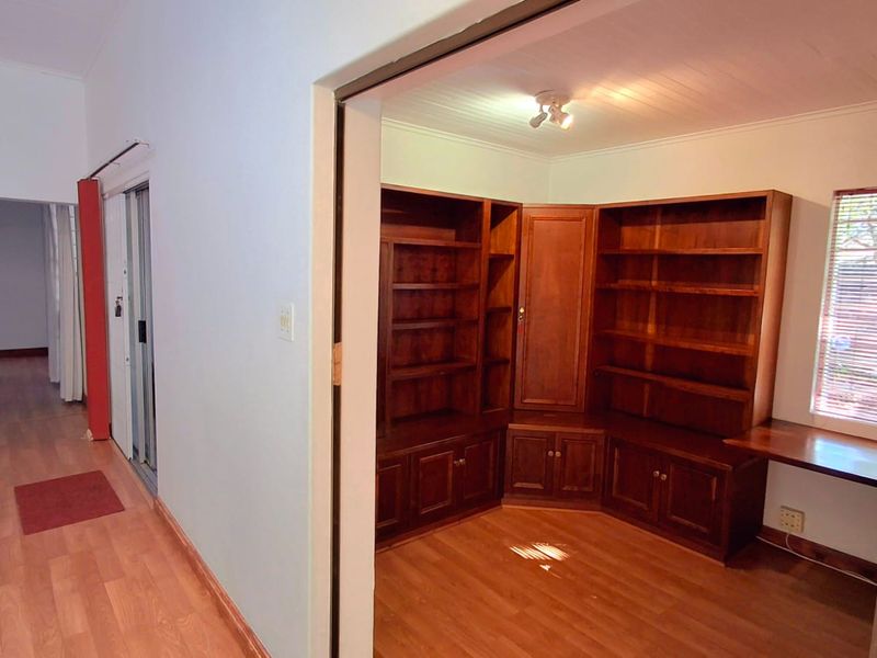 “Family Comfort Meets Outdoor Living – Pool & Large Garden” - Photo 10