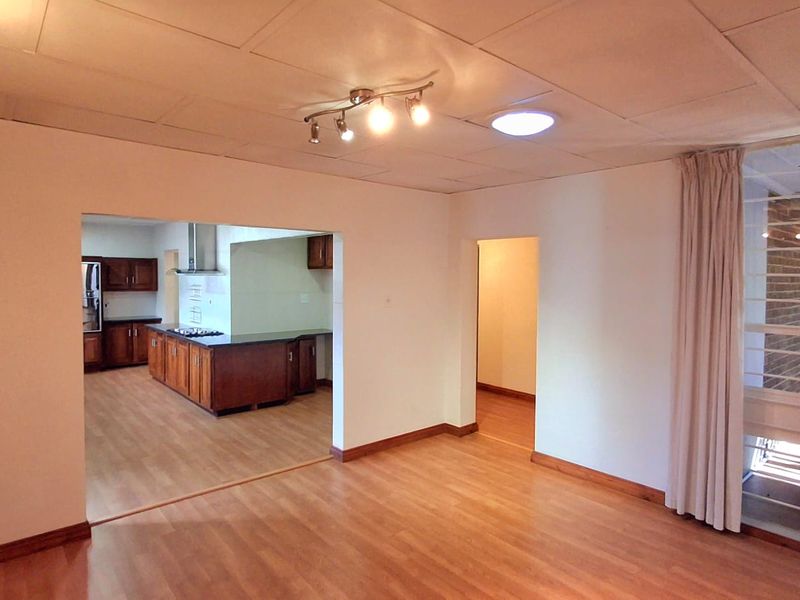 “Family Comfort Meets Outdoor Living – Pool & Large Garden” - Photo 8