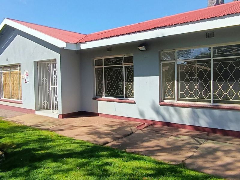 Three bedroom house for sale in SE  - Photo 2