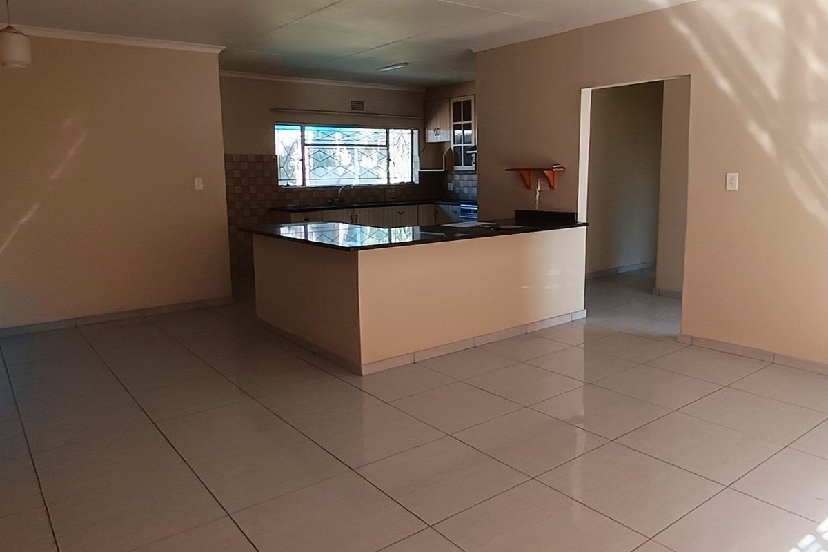 Three bedroom house for sale in SE  - Photo 4