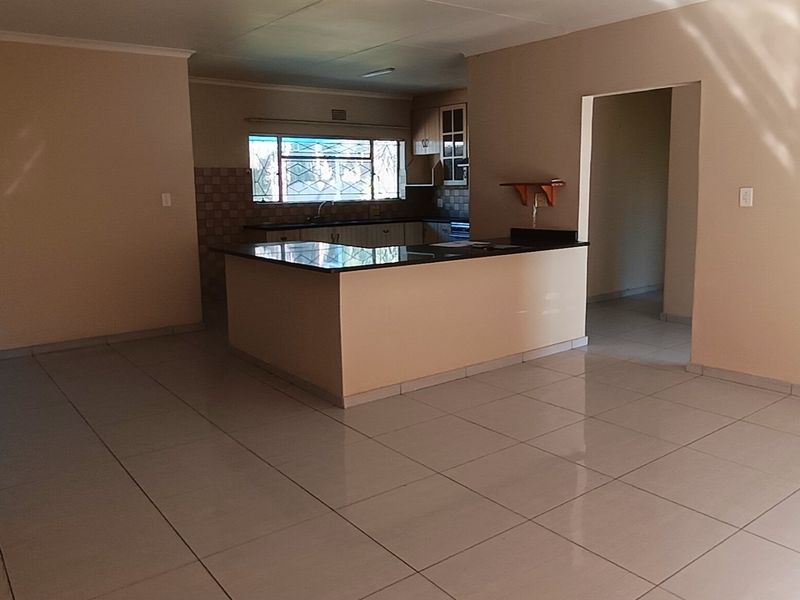 Three bedroom house for sale in SE  - Photo 4