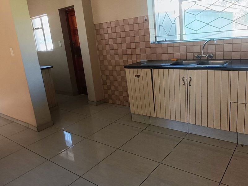 Three bedroom house for sale in SE  - Photo 8