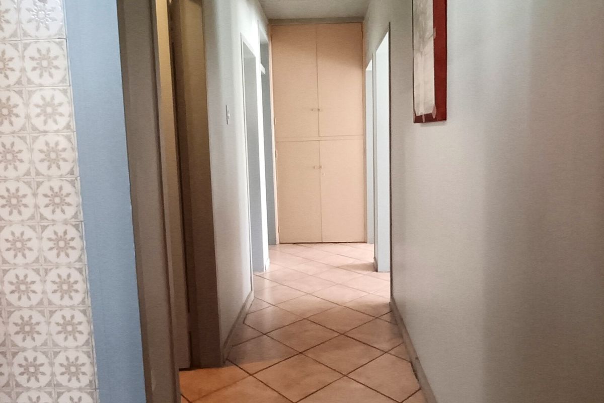 Four bedroom house with pool for sale  - Photo 5