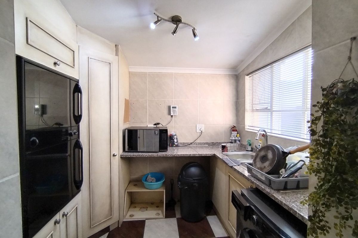 Incredible 3-Bedroom Family Home for Sale in Edenglen - Photo 5