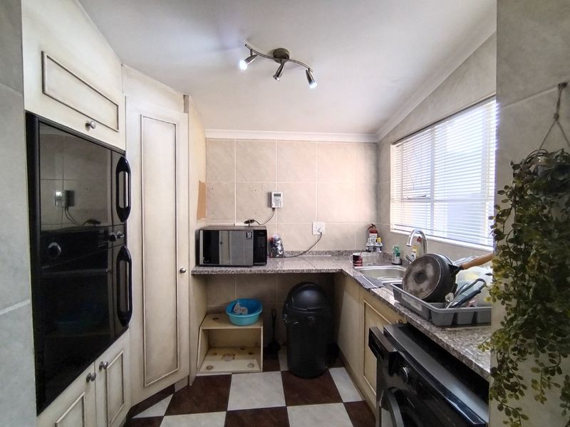 Incredible 3-Bedroom Family Home for Sale in Edenglen - Photo 5