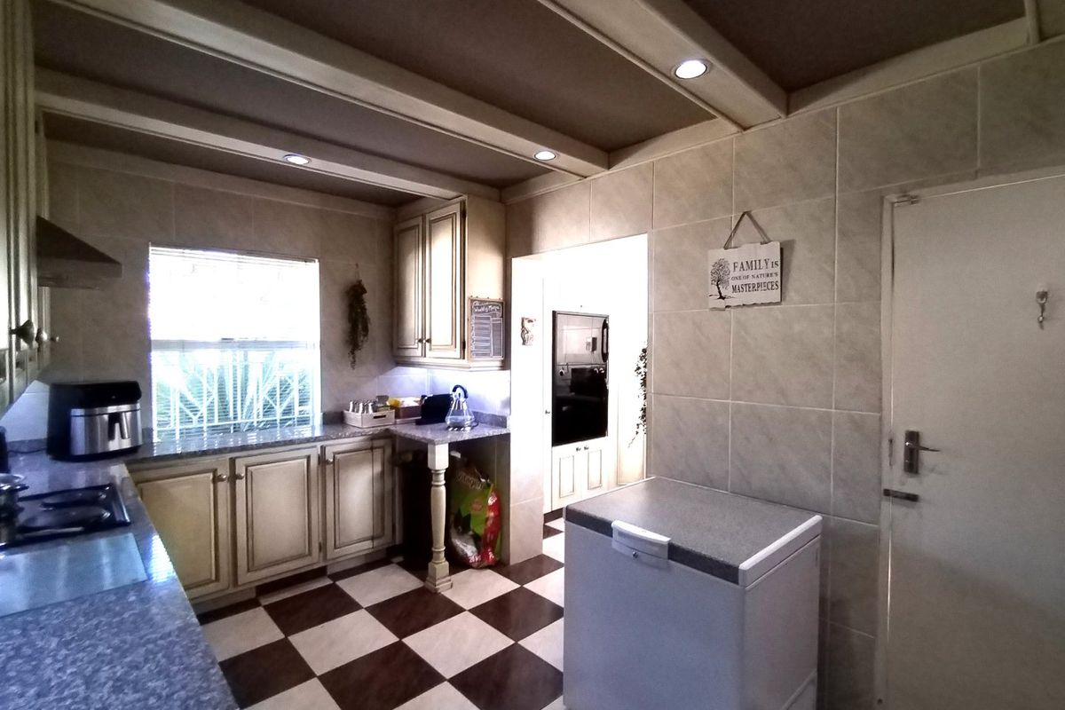 Incredible 3-Bedroom Family Home for Sale in Edenglen - Photo 4