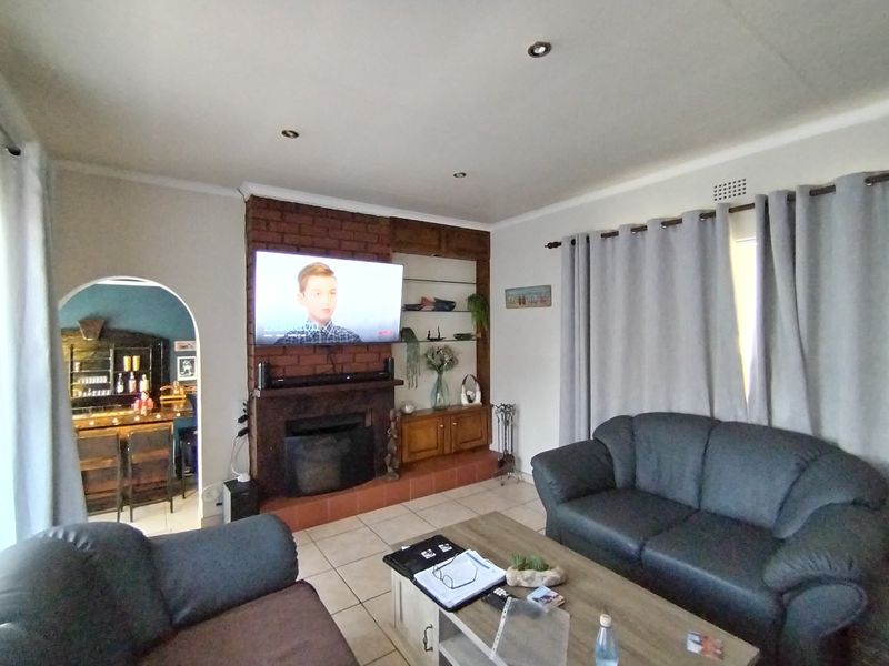 Incredible 3-Bedroom Family Home for Sale in Edenglen - Photo 8