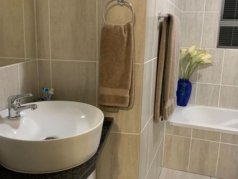 Attractive Simplex Town Home – Prime Location - Photo 9