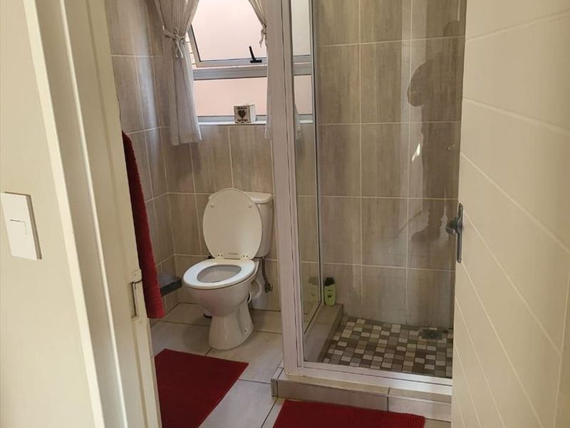 Attractive Simplex Town Home – Prime Location - Photo 8