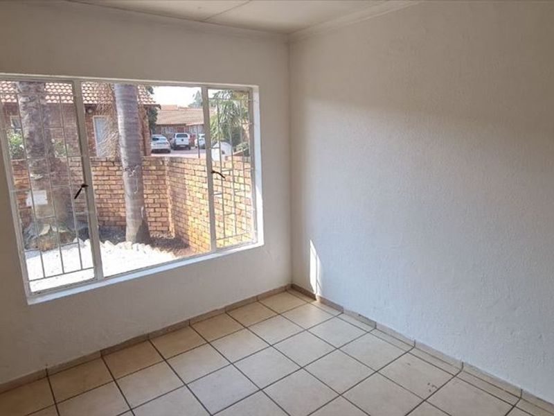 Affordable Town Home – Starter or Investment - Photo 5