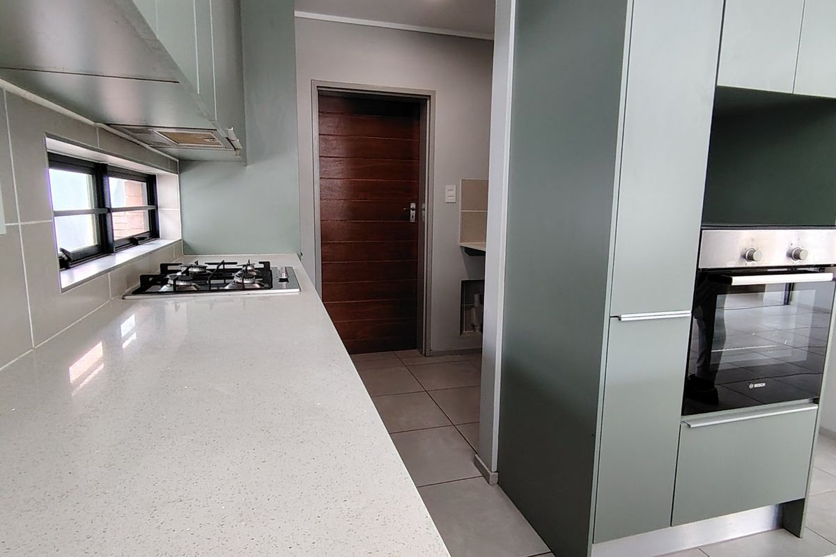 Exclusive Estate Living - 3 Bedroom Townhouse in The Manhattan, Amberfield, Centurion. - Photo 3