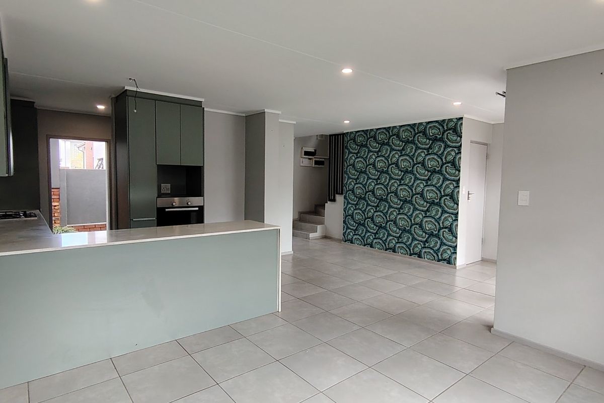 Exclusive Estate Living - 3 Bedroom Townhouse in The Manhattan, Amberfield, Centurion. - Photo 2