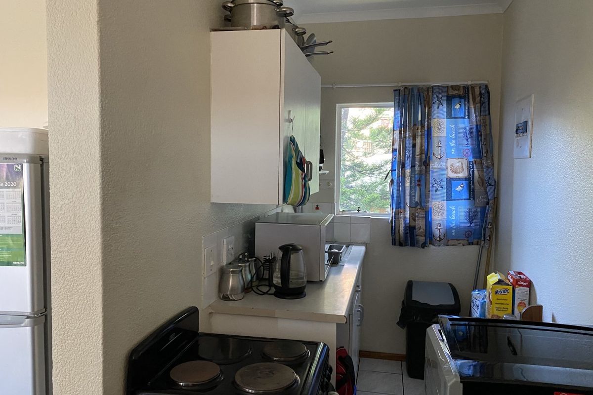 No Trsnsfer Duties, Low levies. Own Instead of Rent – Top Floor 1-Bedroom in Savona - Photo 5