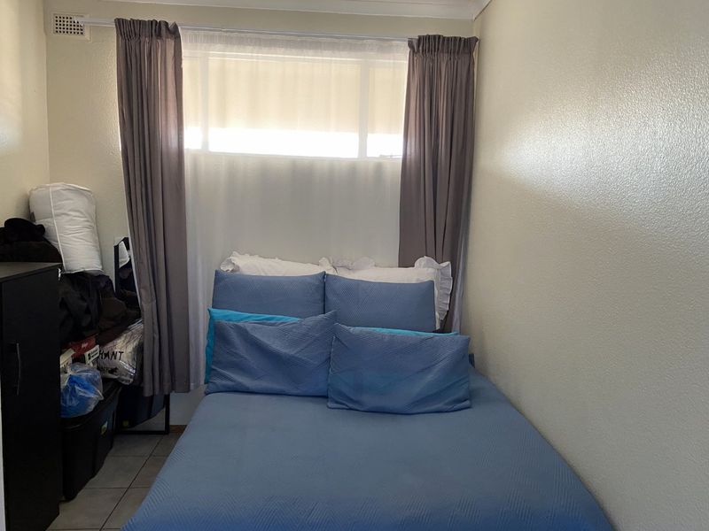 No Trsnsfer Duties, Low levies. Own Instead of Rent – Top Floor 1-Bedroom in Savona - Photo 10