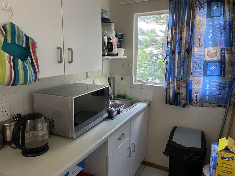 No Trsnsfer Duties, Low levies. Own Instead of Rent – Top Floor 1-Bedroom in Savona - Photo 4