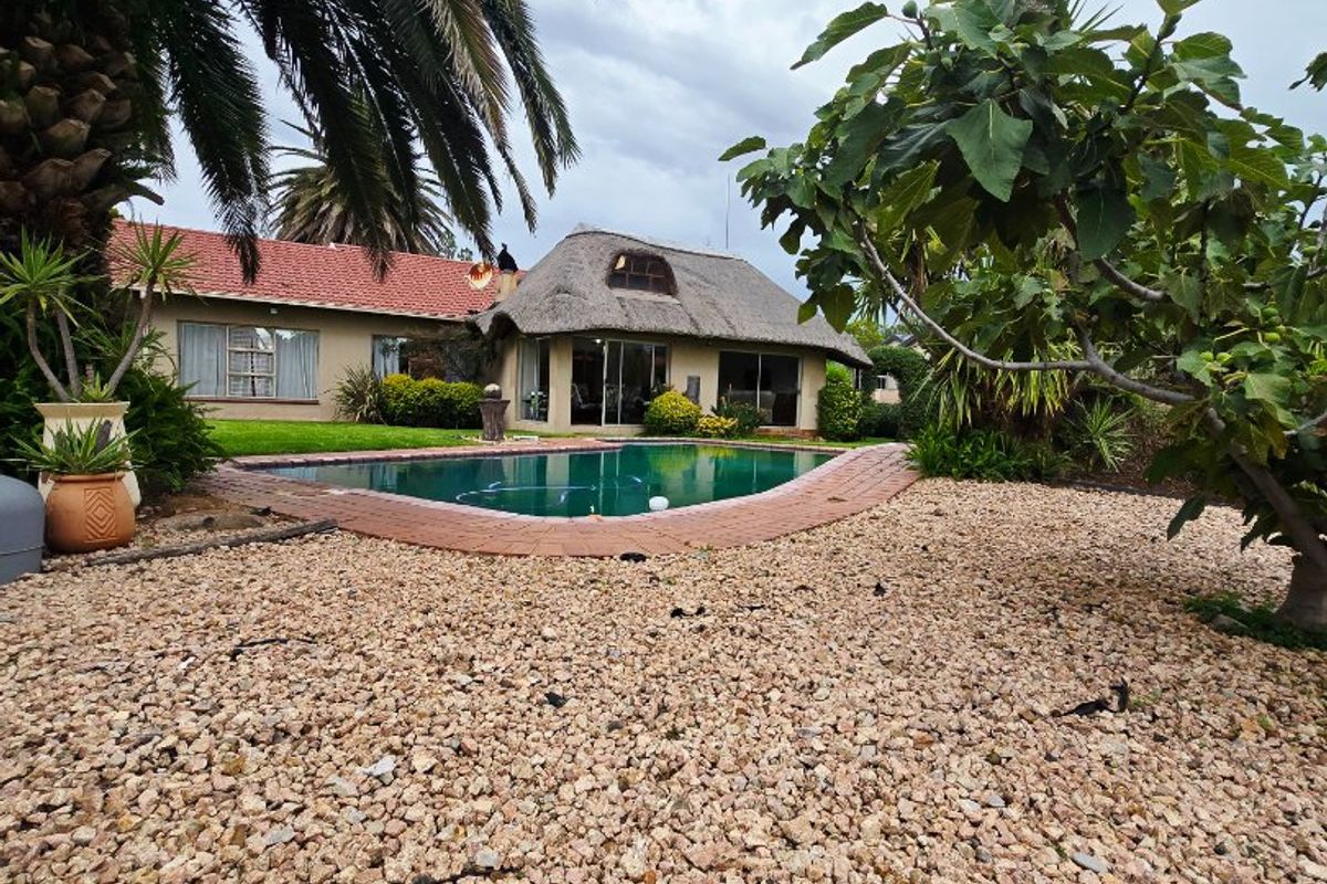 A Beautiful Blend of Space, Comfort and Effortless Living in La Hoff - Photo 2