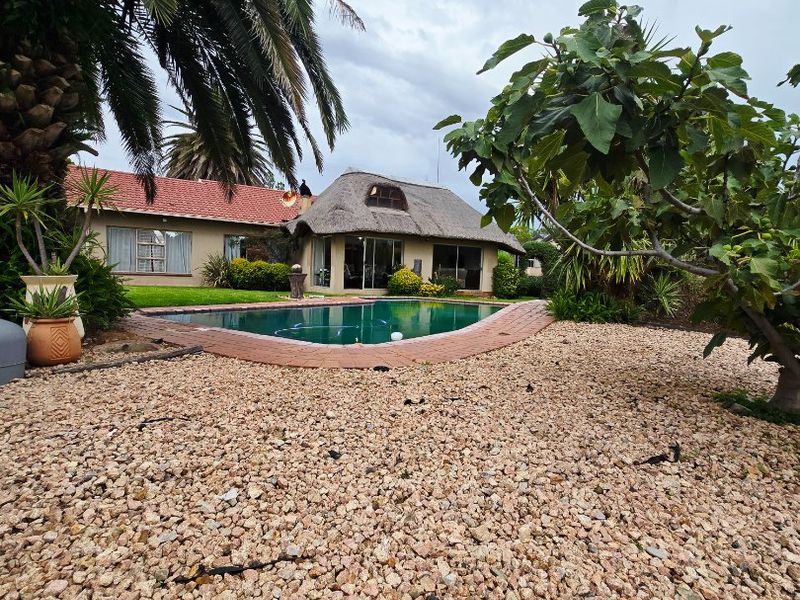 A Beautiful Blend of Space, Comfort and Effortless Living in La Hoff - Photo 2