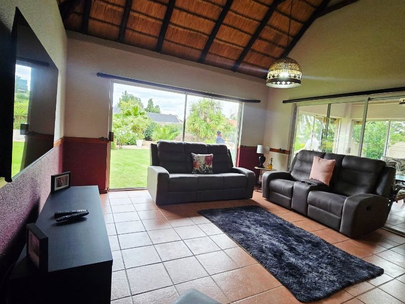 A Beautiful Blend of Space, Comfort and Effortless Living in La Hoff - Photo 10