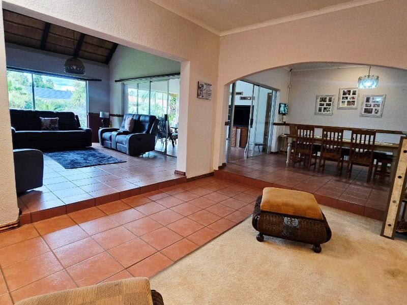 A Beautiful Blend of Space, Comfort and Effortless Living in La Hoff - Photo 7