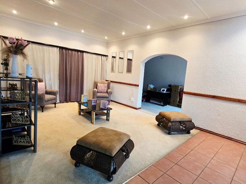 A Beautiful Blend of Space, Comfort and Effortless Living in La Hoff - Photo 4