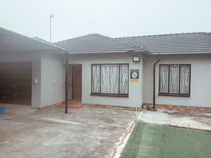 A lovely 3 bedroom family Home for Rental at Birch Acres - Photo 2
