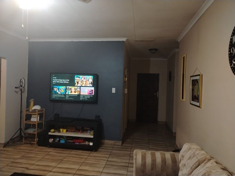 Step into a home that offers space, comfort, and incredible versatility for the big family. - Photo 5