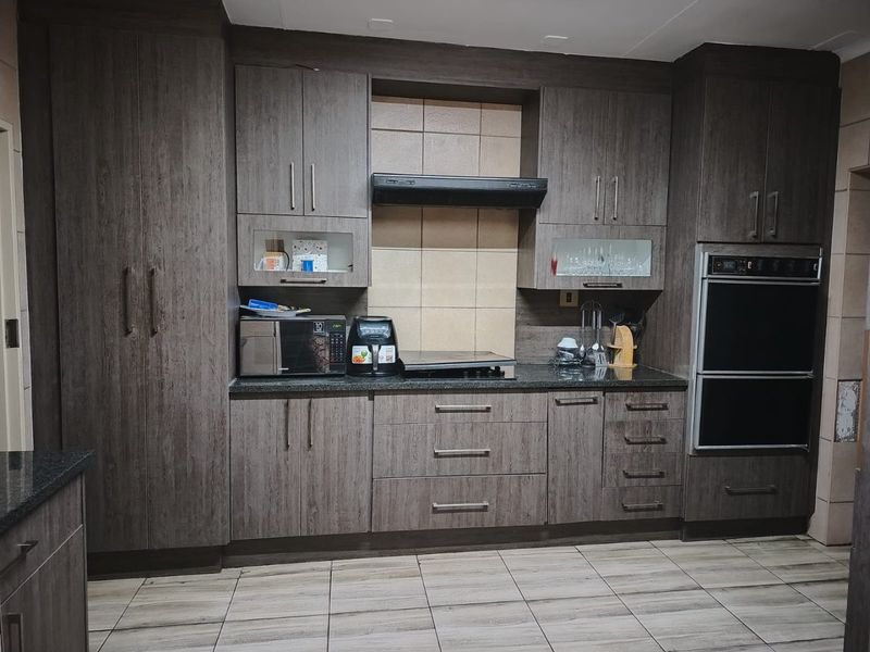 Step into a home that offers space, comfort, and incredible versatility for the big family. - Photo 3