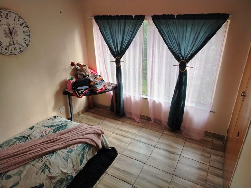 Step into a home that offers space, comfort, and incredible versatility for the big family. - Photo 10