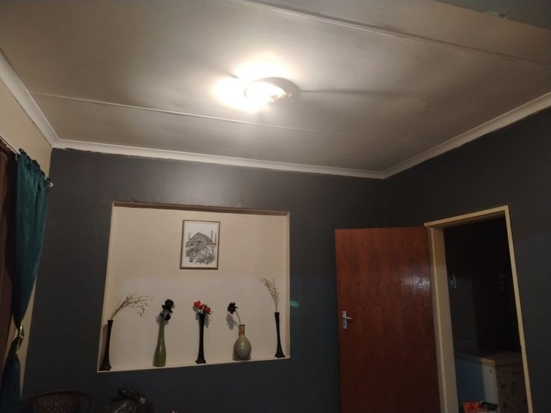 Step into a home that offers space, comfort, and incredible versatility for the big family. - Photo 6