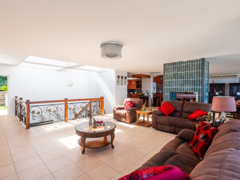 ELEVATED 7 BEDROOM COASTAL MASTERPIECE WITH INCOME POTENTIAL & UNINTERRUPTED OCEAN VIEWS - Photo 7