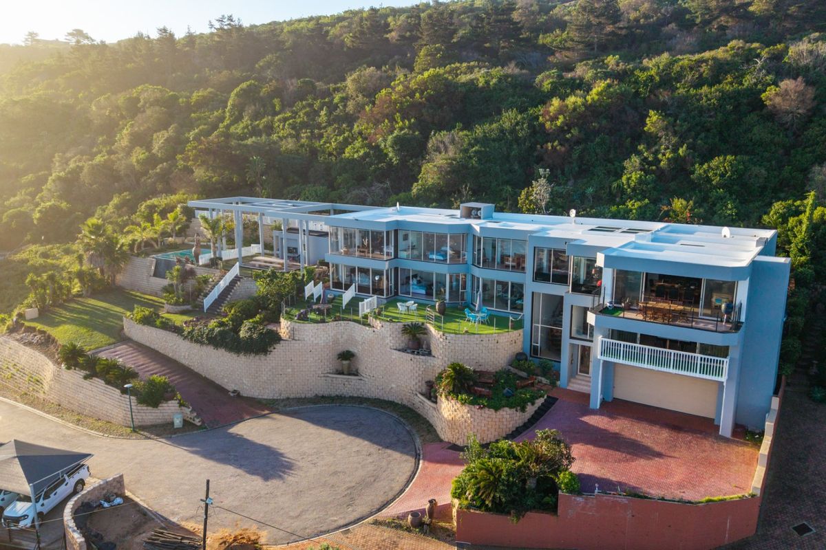 ELEVATED 7 BEDROOM COASTAL MASTERPIECE WITH INCOME POTENTIAL & UNINTERRUPTED OCEAN VIEWS - Photo 4