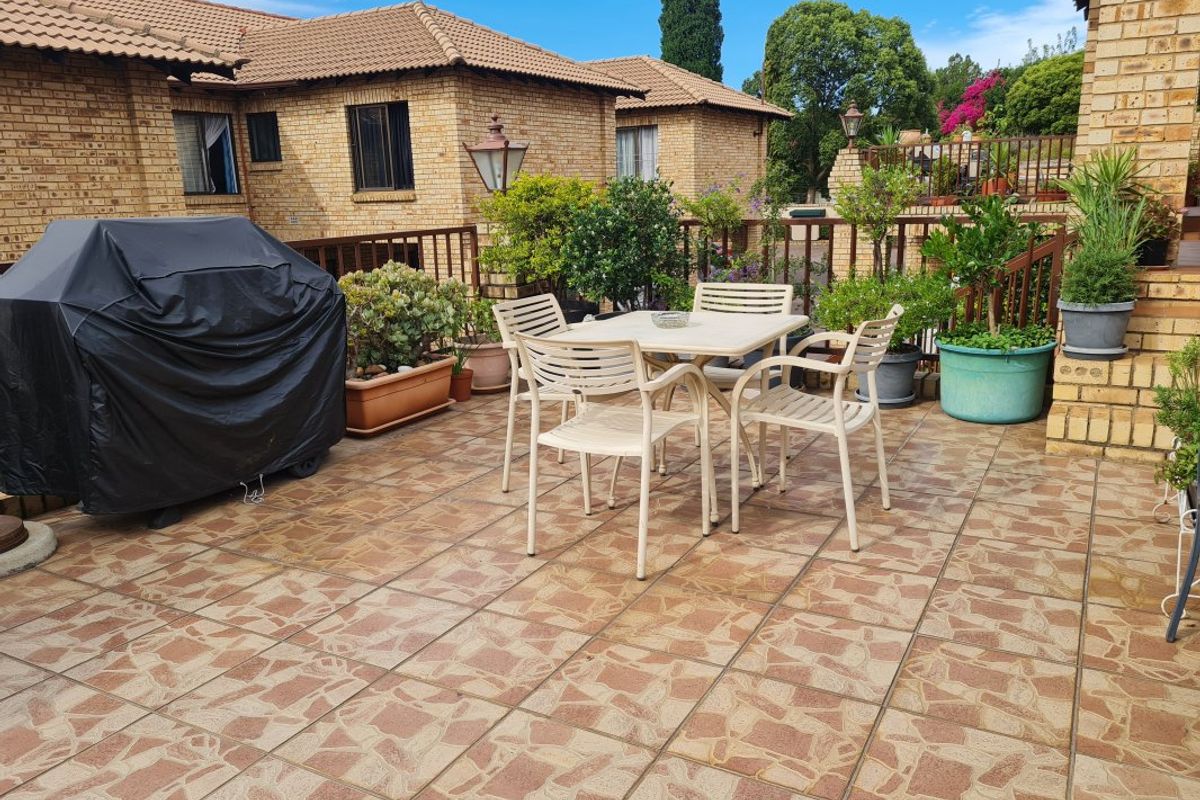 2 bedroom unit - Photo 2