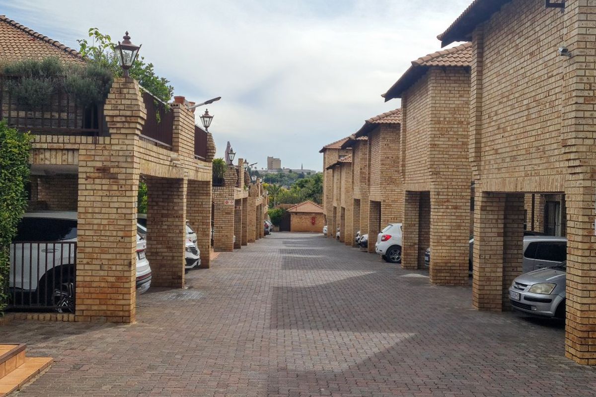 2 bedroom unit - Photo 5