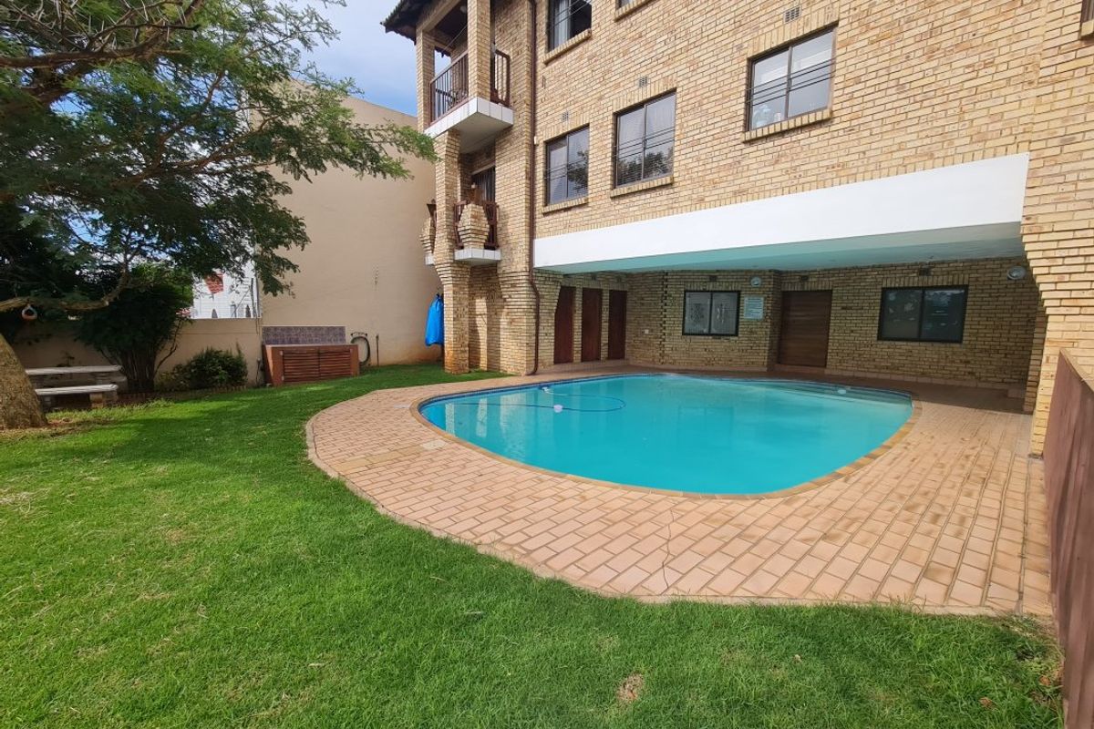 2 bedroom unit - Photo 3