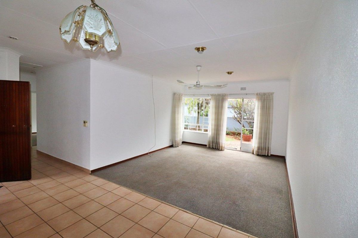 2 BEDROOM, 2 BATHROOM SIMPLEX WITH PRIVATE GARDEN - Photo 3