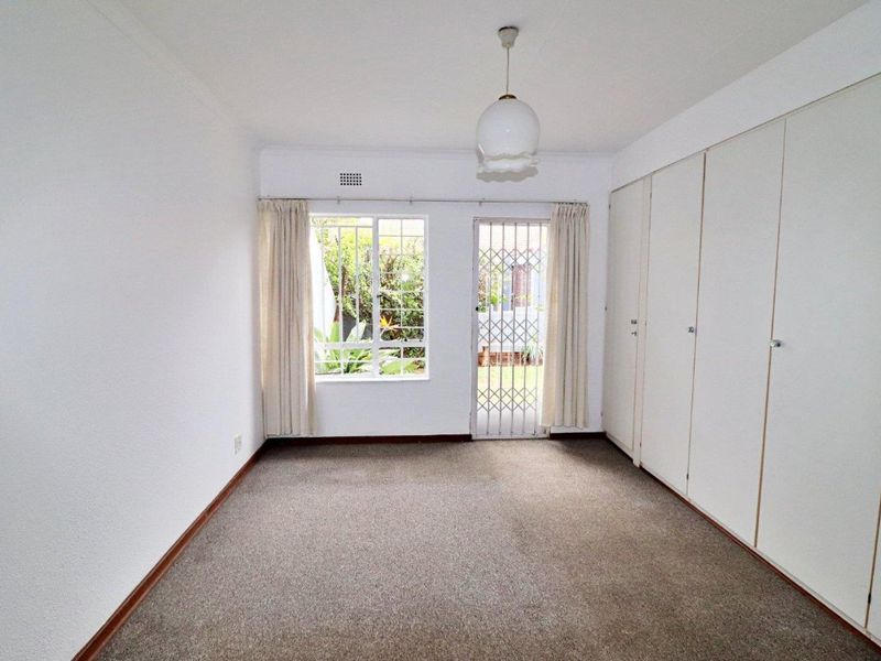 2 BEDROOM, 2 BATHROOM SIMPLEX WITH PRIVATE GARDEN - Photo 9