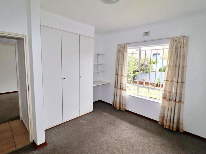 2 BEDROOM, 2 BATHROOM SIMPLEX WITH PRIVATE GARDEN - Photo 7